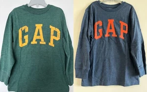 Neu mit Etikett Gap Arch Logo grafisch langärmeliges T-Shirt blau grün Jungen XS S M L - Bild 1 von 7