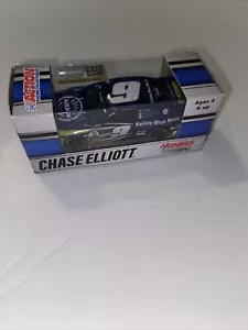 1:64 Action Chase Elliott #9 Kelly Blue Book 2021 Chevy Camaro ZL1 - Picture 1 of 4