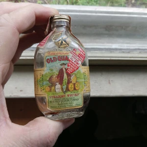ANTIGUO QUAKER EMB CON ETIQUETAS MUESTRA MINI BOTELLA DE WHISKY AÑOS 30 LAWRENCEBURG,IND - Imagen 1 de 9