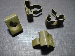 4 piezas Chevy 1959 1960 sujetadores de matrícula clips tuercas NORS 37060167 - Imagen 1 de 9