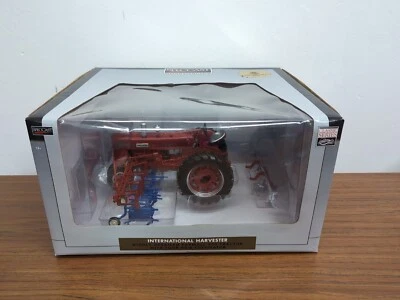 1/16 SpecCast Farmall 400 Tractor w/ Four Row Cultivator Iowa FFA 2018 - Image 1 of 3
