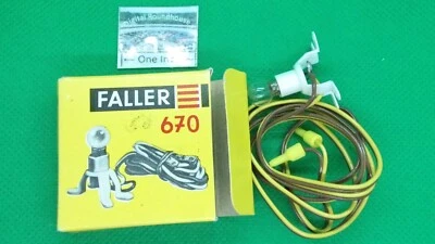 Faller 灯泡带插座和电线,18 伏,透明,5 毫米螺纹,18 伏,0.05 安培 — 第 1/2 张图片