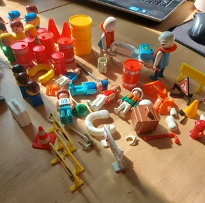 Lotto giocattoli vintage anni 70-80 Playmobil Lego Fisher Price Chicco Texaco - Picture 1 of 16