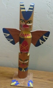 VINTAGE SOUVENIR HOLZ GESCHNITZT HANDBEMALT TOTEMPFAHL 10,5 ZOLL - Bild 1 von 6