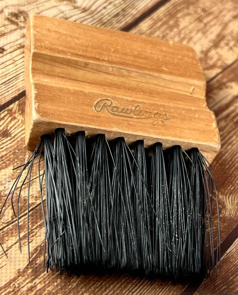 Cepillo de madera para árbitro de béisbol Rawlings Foto 1 de 4