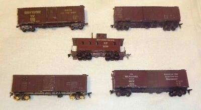 Vintage Metal Freight Cars (5) No Boxes HO - Image 1 of 4