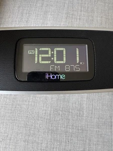 iHome iP90 Dual Alarm Clock Radio AM/FM Presets & Dock for iPod and iPhone - Picture 1 of 9