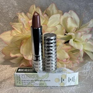 Lápiz labial Clinique dramáticamente diferente para modelar labios 04 Canoodle nuevo en caja envío gratuito - Imagen 1 de 1
