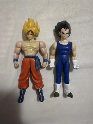 Dragon Ball Z Vegeta Action Figure 1989 e Goku Action Figure 1996 Vintage - Immagine 1 di 4