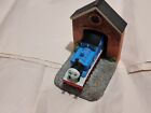 Thomas The Tank & Friends LEONARDO COLLECTION AT THE ENGINE SHED STATUE FIGURINE
