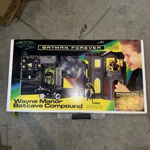 Vintage 1995 Batman Forever Wayne Manor Batcave Compound MIB NRFB Kenner - Picture 1 of 5