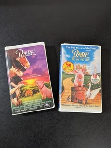 Babe 1 and 2 VHS Set (Babe 1995, Babe Pig In The City 1998) - Foto 1 di 3