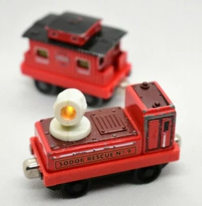 Thomas & seine Freunde} SOUND & LICHT Sodor Rescue #9 Scheinwerfer Auto & passender Dienstwagen - Bild 1 von 6