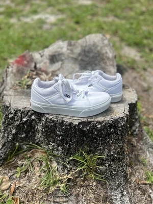 Zapatillas deportivas para niños blancas Vans talla 4 juveniles - elegantes, resistentes, cómodas y listas para la aventura Foto 1 de 4