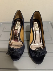 badgley mischka Dark Blue Satan Size 7 1/2 Medium Heel Mesh Never Worn - Picture 1 of 5