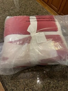 Pottery Barn Merry Jacquard Sherpa Back Throw Blanket, 50x60", Red/Ivory - NEW - Picture 1 of 3