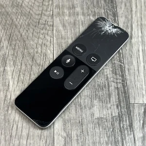 Apple A1513 4th Generation Siri TV Remote - Damaged Cracked Glass - Picture 1 of 7