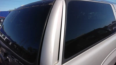 02-06 Escalade left right Pair Set D pillar Trim quarter moulding Silver - Image 1 of 4