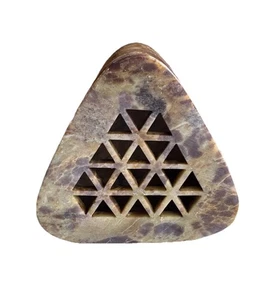 Beautiful Carved Soapstone Triangular Box for Trinkets Potpourri Incense India - Picture 1 of 10