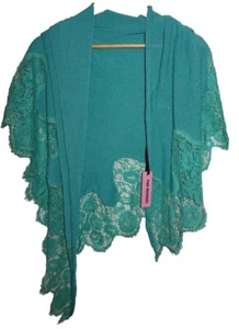 New PINK MEMORIES Green Lace Trim Triangle Scarf One Size BNWT - Picture 1 of 3