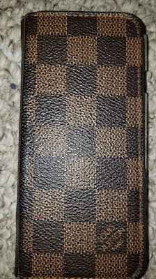 AUTÉNTICA Funda de Teléfono Louis Vuitton Monograma Folio iPhone 6 Foto 1 de 4