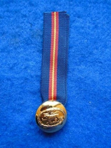 1 X ROYAL ANGLIAN REGIMENT 19MM PRESENTATION BUTTON & REGIMENTAL RIBBON - Picture 1 of 3