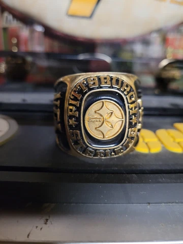 gold emblem Pittsburgh Steelers Championship Ring Paperweight approx 2" decor Cover