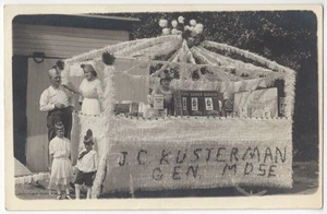 1920 Saint Nazianz, Wisconsin REAL PHOTO Quaker Oats & Gen Merch Advert Float - Picture 1 of 2