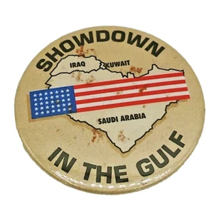De colección 1991 Showdown In The Gulf Iraq Pinback 2.5" Pin Botón Era Guerra del Golfo - Imagen 1 de 4
