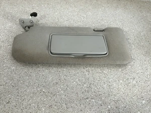 Infiniti G35 2003-2004 conductor LH parasol iluminación color gris OEM - Imagen 1 de 3