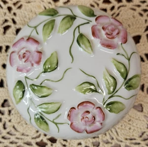 Vtg Lidded Round Porcelain Ceramic Powder Jar Trinket Dish w/ Embossed Flowers - Picture 1 of 7