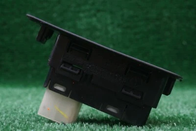 Dodge Avenger 2013 interruptor de ventana trasera derecha OEM Foto 1 de 4