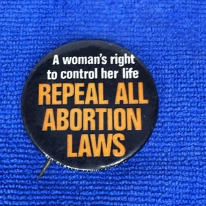 Pinback vintage del derecho de una mujer a controlar su vida derogar todas las leyes de aborto - Imagen 1 de 3