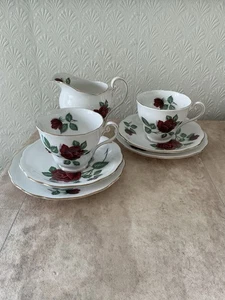 Vintage Royal Standard ‘Red Velvet’ T-Plate/Cup/Saucer Set (2) With Milk Jug - Picture 1 of 10