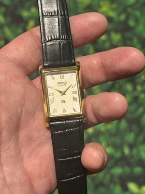 💙 NOS NEW MINT! Neo Vintage 1990s SEIKO SQ 26mm Gold Plated Quartz Tank Watch - Image 1 of 4