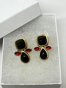 Vintage 80er Moghul Black Lucite Cab Ohrringe rot Lucite goldfarben durchbohrt unsigniert - Bild 1 von 5