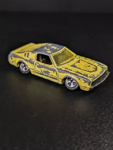 Modelo de coche fundido a presión Mustang vintage amarillo con desgaste fresco - Imagen 1 de 4