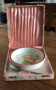 Rare Midwinter Boxed Peggy Gibbons Dish & Spoon Nursery Ware 3 Little Pigs - Picture 1 of 11
