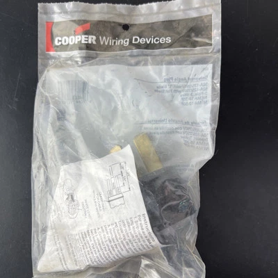 Enchufe angular universal eléctrico Eagle 3 polos 3 cables 125/250 V 50 amperios 30 amperios rango S80 Foto 1 de 4