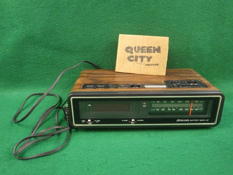 Sears digital dual alarm clock-radio Vintage Electronics 1980s 317.23270 Cover