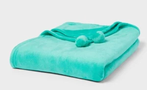 "Nuevo con etiquetas Manta de felpa Wondershop con pompón 66""x90"" azul verdoso verde" - Imagen 1 de 5
