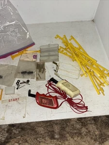 Ricambi auto slot vintage Tyco scala HO protezioni, 2 comandi, ecc - Foto 1 di 13