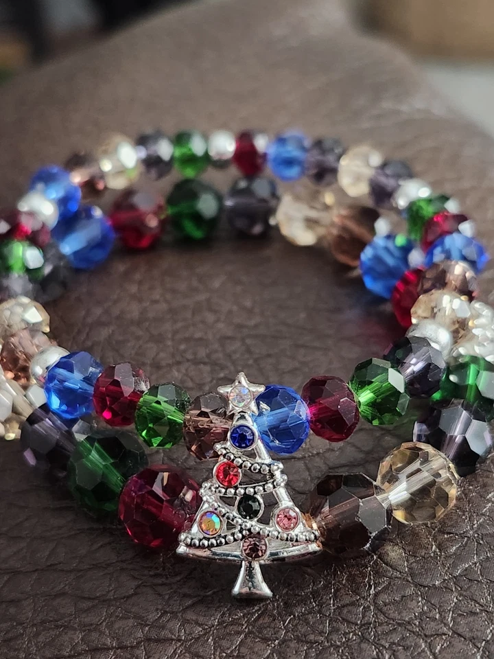 AVON Holly Jolly Collection Разноцветные Бусины и Камни Эластичный Браслет Дерево - Изображение 1 из 3