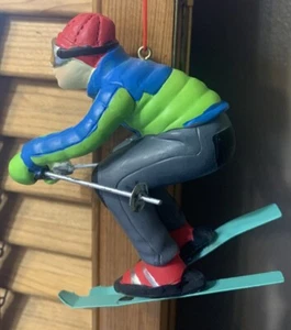 Retro Downhill Snow Skier Christmas Ornament Pre Owned - Picture 1 of 2