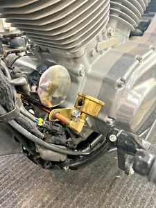 MEDIDOR DE PRESIÓN DE ACEITE DE LATÓN HARLEY n MONTAJE helicóptero bobber café blanco 60 - Imagen 1 de 6