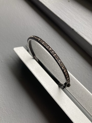 Raro Bracciale Givenchy Cristallo Sottile Chiuso Bracciale Gunmetal Festa Gioielli