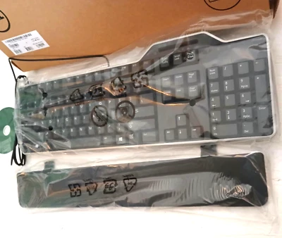 Dell KB813-BK-US 26XGK USB Smart Card Reader Keyboard with Palm rest - Image 1 of 4