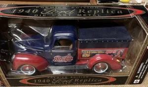 1:18 Scale Die-Cast Golden Wheel Pepsi-Cola 1940s Ford Replica Truck w/Base - Picture 1 of 19