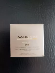 Manna Kadar Fame 3 in1 Polvere Perlata, Blush, Evidenziatore e Ombretto - Foto 1 di 2