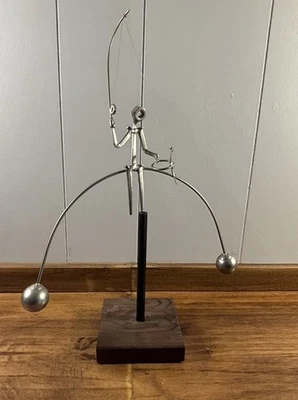 Péndulo Cuna Balance Ball Arte Metal Doug Daneliak Artesanal Cinética PESCA Foto 1 de 4